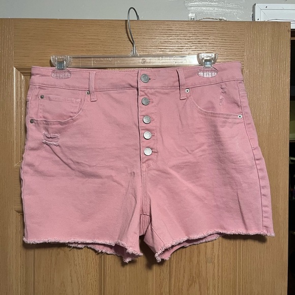 Pink shorts - Picture 2 of 7